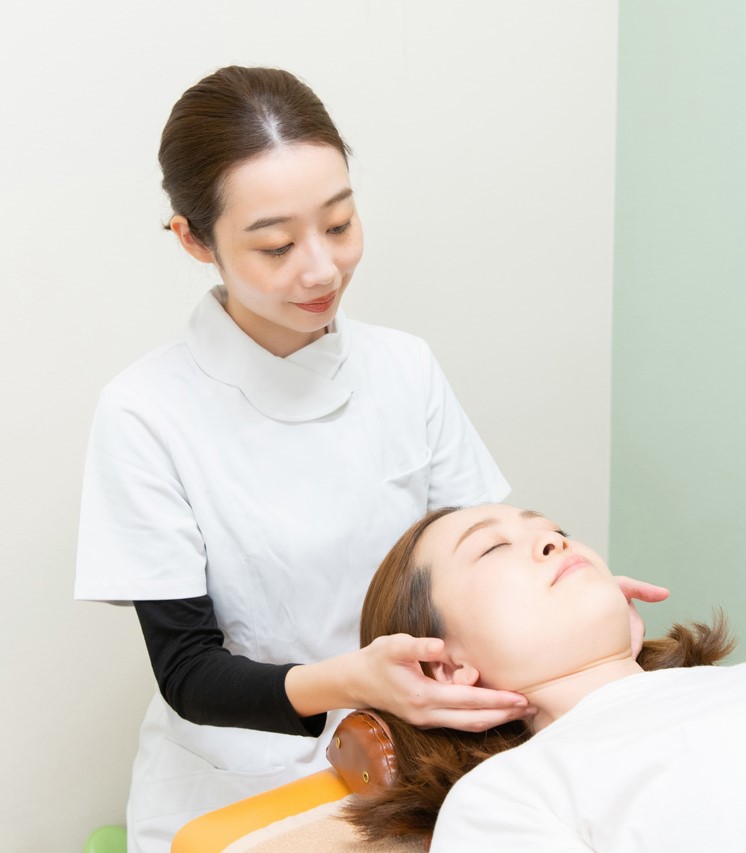 ⑦ 選ばれる理由（寝違え）施術イメージ2