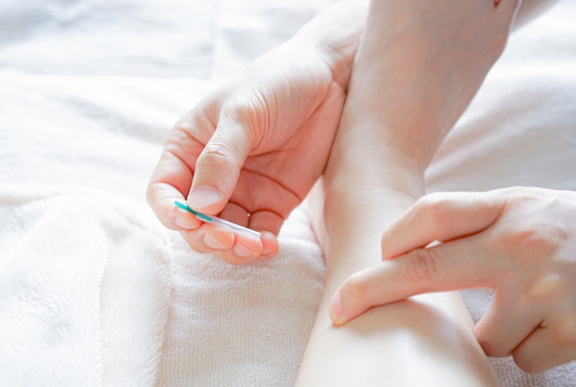 ⑦ 選ばれる理由（鍼灸）施術イメージ2