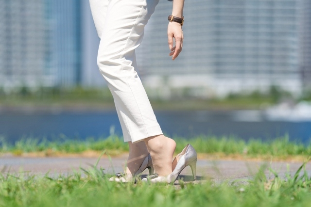 ④こんな不安（外反母趾）イメージ