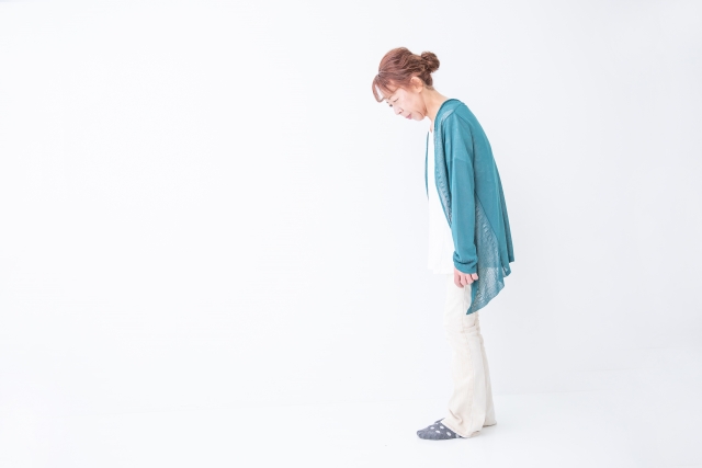 ④ こんな不安（猫背）イメージ