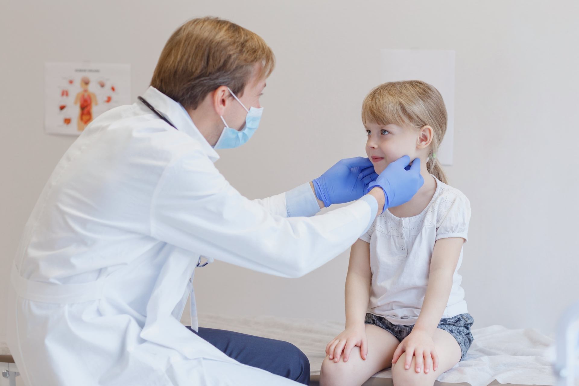 ⑦ 選ばれる理由（上咽頭炎）施術イメージ2