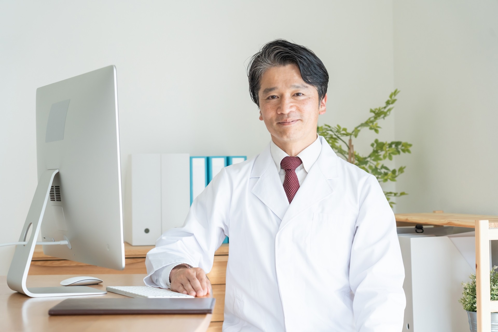 医師男性 (1)