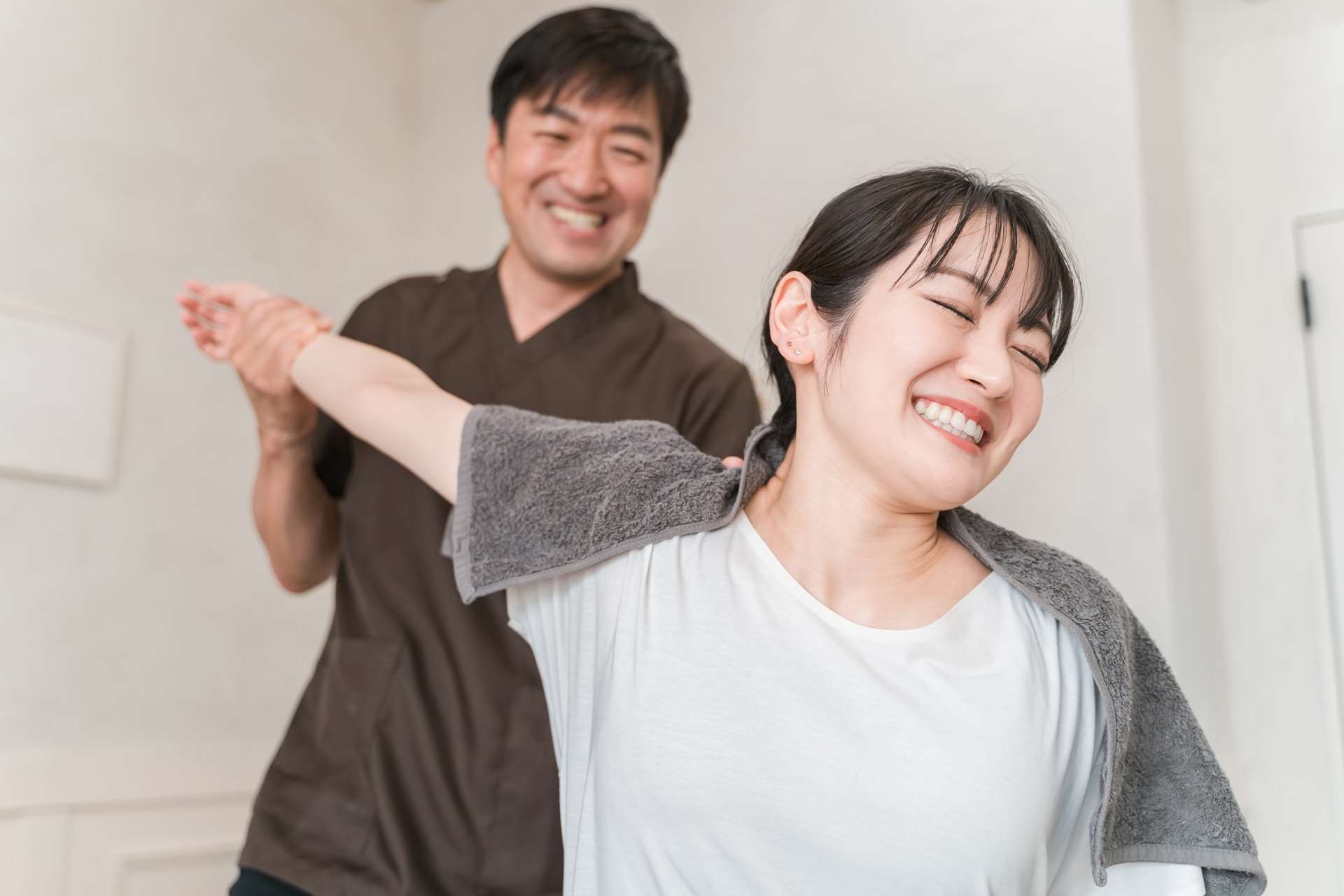 ⑦ 選ばれる理由（頸肩腕症候群）施術イメージ