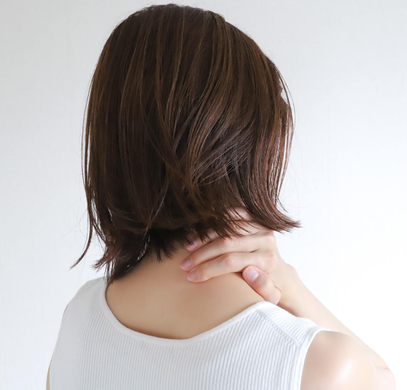首の痛み