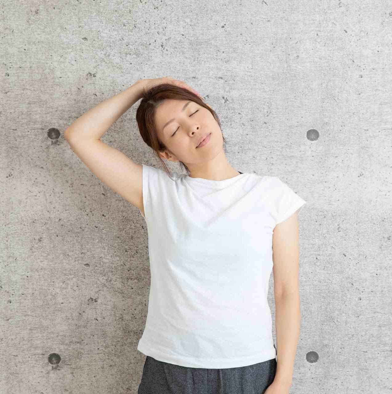 首を左右に倒したり、回した方が良い?